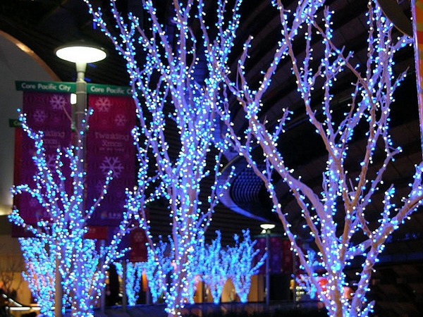 LED icicle lights are cool to a touch – LED holiday lights do not burn hot like regular light bulbs do. 